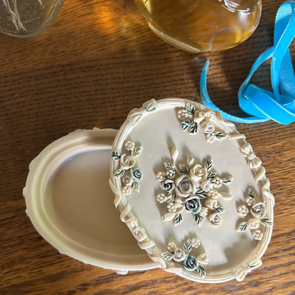 Vintage 1974 Trinket Box